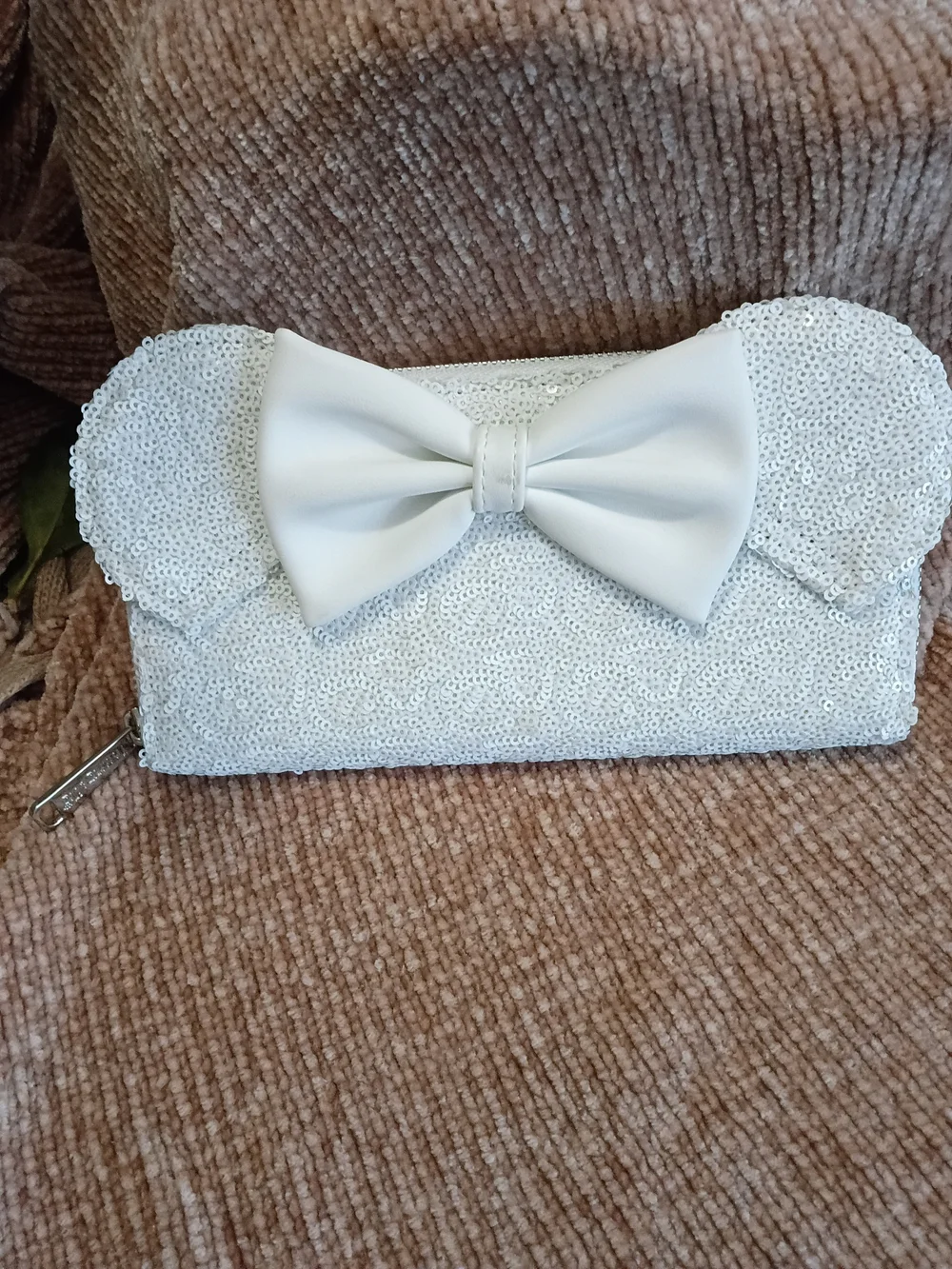 Disney Loungefly White Ears Bow Sequin Zip Leather And Sequin Wallet